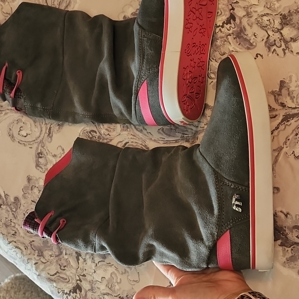 Etnies suede scrunch sneaker boot size 7
